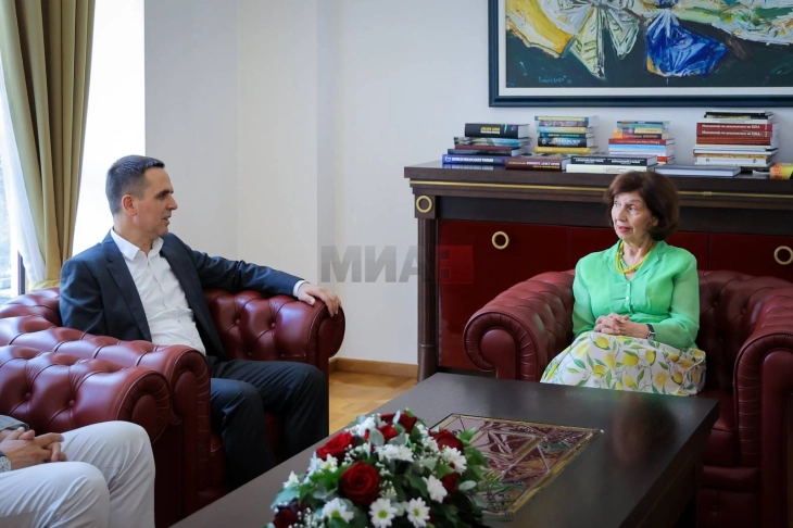 Presidentja Siljanovska-Davkova në takim me kryetarin e komunës së Tetovës