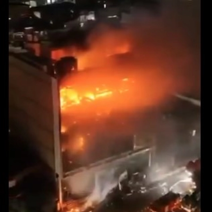 Së paku 60 persona e humbën jetën nga zjarri në një qendër tregtare në Irak, 11 konsiderohen të zhdukur