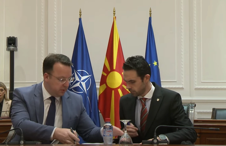 Со околу 14 милијарди денари ќе се финансираат инфраструктурни проекти во општините, потпишани договорите од вториот повик