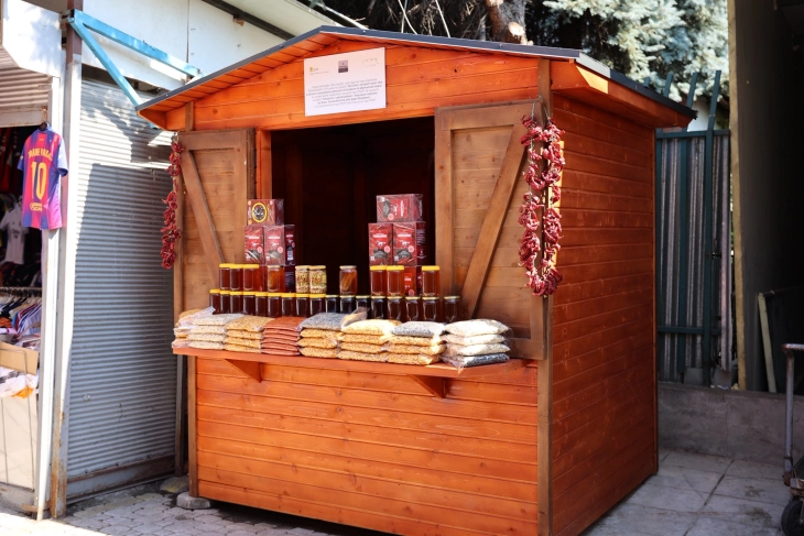 Еколошки тезги поставени на пазарот во Тетово, со проект на невладина организација