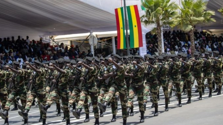 Франција ја предаде контролата врз последната голема воена база во Сенегал