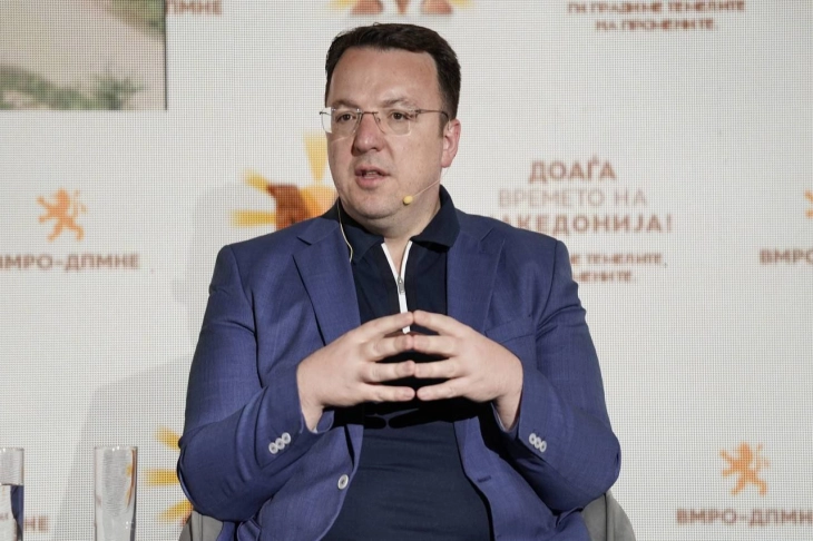 Николоски: Договорот со Обединетото Кралство целосно ќе ја трансформира Македонија