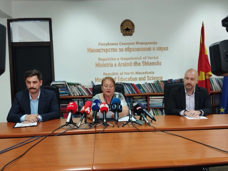 Воведување на вештачката интелигенција во средните училишта со поддршка на Бреинстер