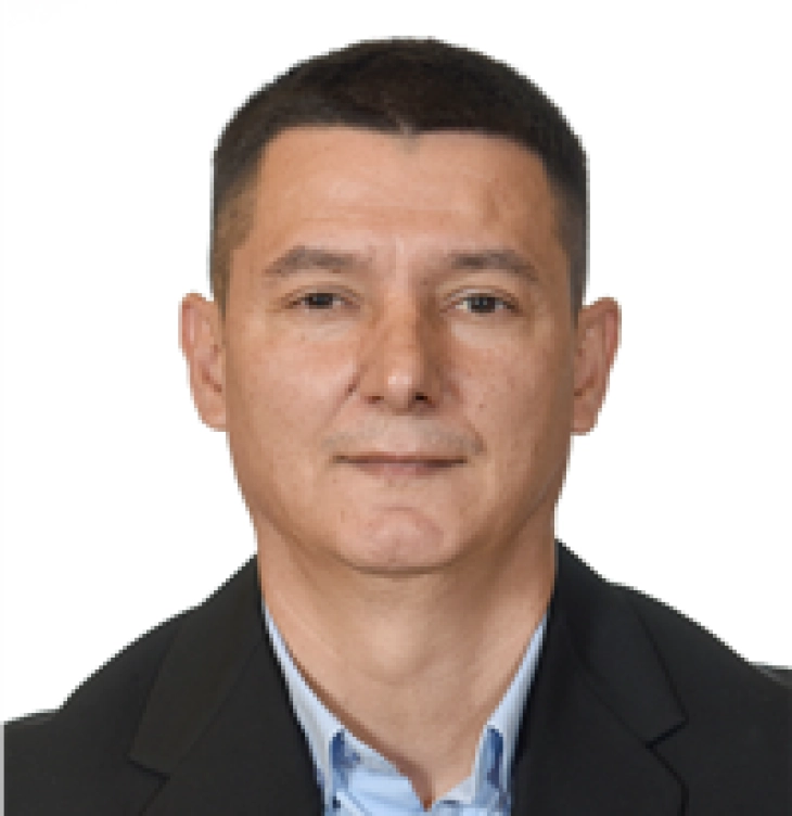 Deputeti Rijad Shaqiri dhuron uniforma pune për stafin e Shtëpisë së shëndetit në Likovë