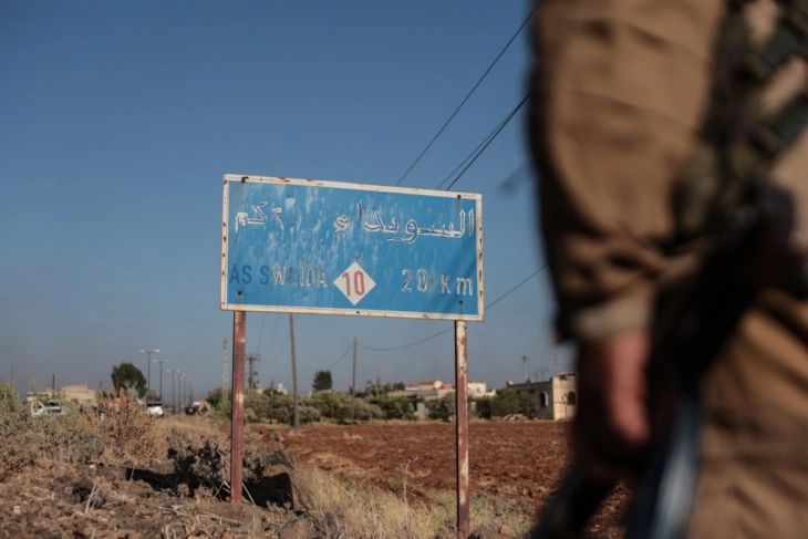 Околу 940 луѓе убиени во една недела судири меѓу сириската влада и религиозната група Друзи во Свеида