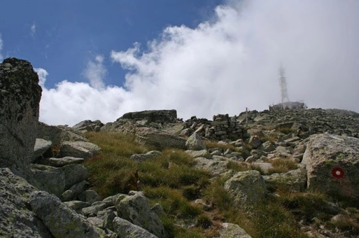 На камењарот на Пелистер се извлекува повреден македонски планинар