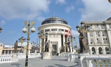 PP: Armë dhe municion janë gjetur në shtëpinë e një banori të Shkupit, ngritet hetim