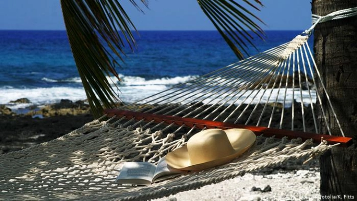 Во иранскиот град Омдије измерени 49,6 степени, на Антарктикот- минус 74,2 степени, а најсилен ветер имало во Гренланд - 220 километри на час