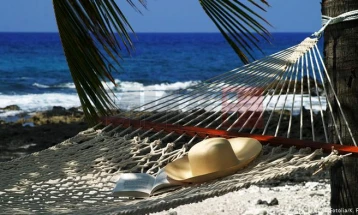 Në qytetin iranian Omdie  matën 49.6 gradë, në Antarktidë - minus 74.2 gradë, ndërsa erë më e fortë ishte në Grenlandë - 220 kilometra në orë