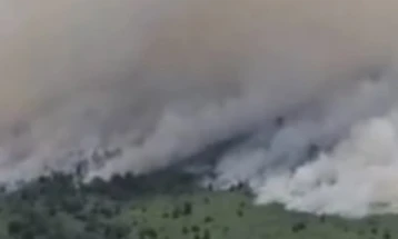 Чадот од пожарите во Индонезија стигна до Малезија