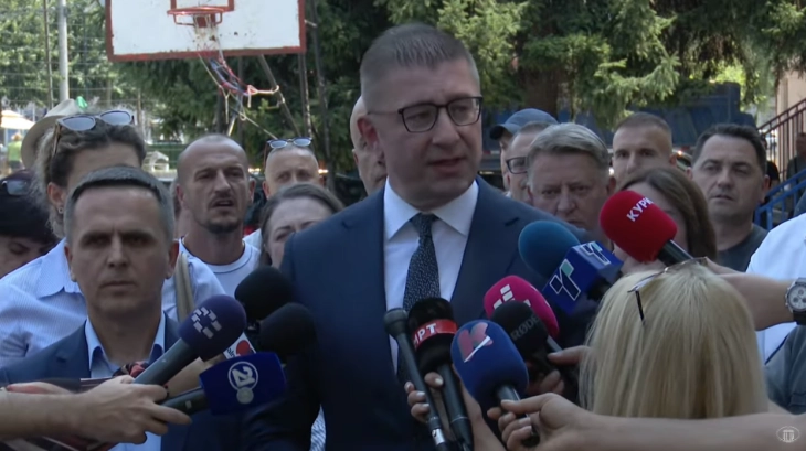 Мицкоски: Сочувствувам со родителите на загинатите во Кочани, ве молам таа тема да ја оставиме на политичките глодари и лешинари