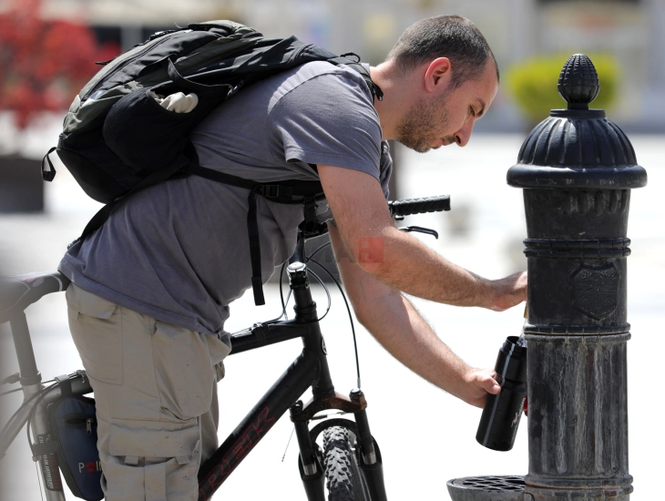 Енормно зголемена потрошувачката на вода во Скопје, граѓаните рационално и совесно да ја употребуваат
