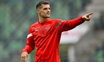 Ten Hag bllokon largimin e Xhakës nga Baeri