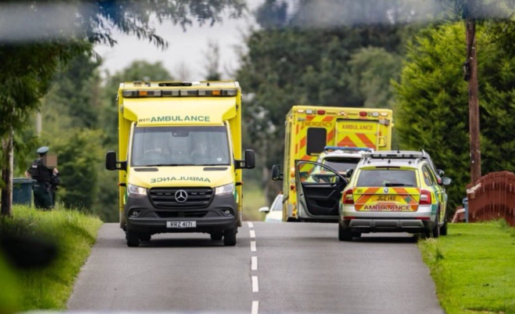 Две деца и жена убиени во пукање во Северна Ирска