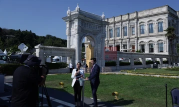 Delegacionet e Rusisë dhe Ukrainës në Pallatin Çiragan, pritet fillimi i negociatave