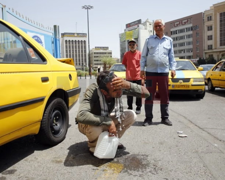 Presidenti iranian paralajmëron: Kriza e ujit mund ta zbrazë Teheranin