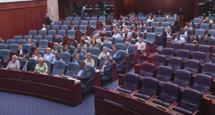 Пензиите се зголемуваат за 2000 денари, усвоени законските измени (ДПЛ)