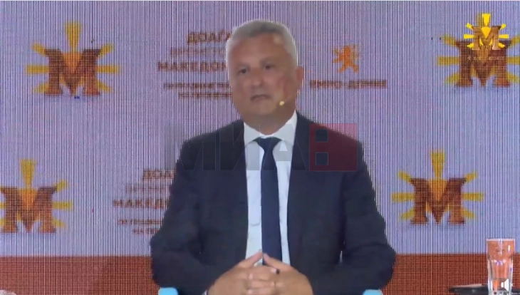 Sajkoski: Së bashku me Qeverinë miratuam dy ligje të rëndësishme, njëri parashikon vauçerë për studentët  prej 250 euro për pajisje teknologjike, ndërsa tjetri rritje të pensioneve për 2000 denarë