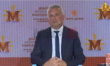 Sajkoski: Së bashku me Qeverinë miratuam dy ligje të rëndësishme, njëri parashikon vauçerë për studentët  prej 250 euro për pajisje teknologjike, ndërsa tjetri rritje të pensioneve për 2000 denarë