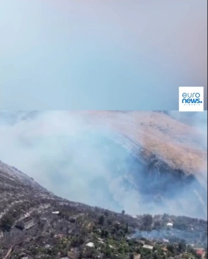 Shqipëri: Përmasa shqetësuese të zjarrit në afërsi të Delvinës, janë djegur 11 shtëpi, një kishë dhe sipërfaqe e madhe pylli