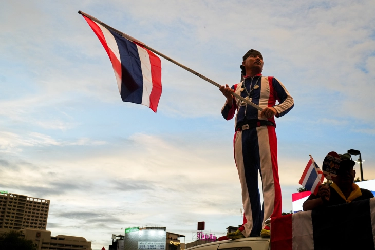 Thailand and Cambodia to hold talks as US pushes for ceasefire