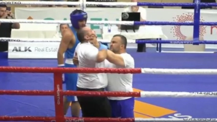 Македонски боксерски судија нападнат во ринг од страна на азербејџански тренер