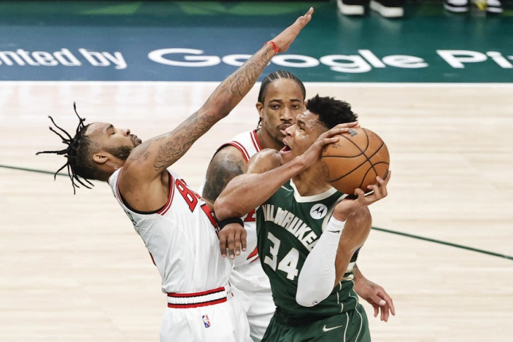 Чикаго го продолжи договорот со тренерот Донован