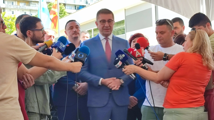 Mickoski për negociatat me ZNAM-in: Bisedimet zhvillohen në drejtim pozitiv, vendimi përfundimtar pas 15 gushtit