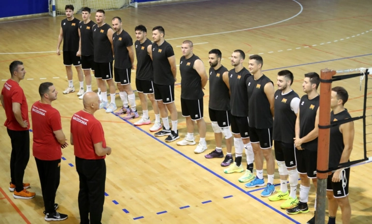 Македонските одбојкари на двомеч со бугарската репрезентација