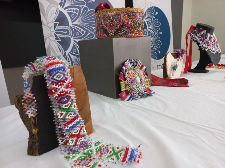  Во Битола отворена изложба на хрватски накит од општина Сесвете