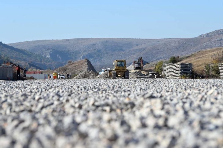 Бугарија објави тендер за последните 2,4 километри од железницата од Ѓуешево до Деве Баир и за делницата Софија - Радомир