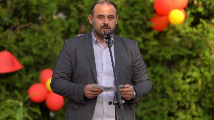 Градоначалникот Ѓорѓиевски и заменик - министерот Велковски на отворање на нова градинка во општина Кисела Вода (во живо)