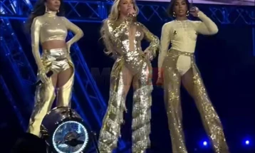 Bijonsi në fund të turneut të saj sërish u bashkua me 