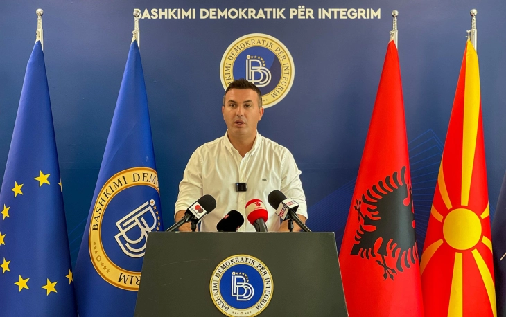 Ademi: Kërkojmë hetim për veprimtarinë e organeve të sigurisë nga viti 1945 e këtej dhe verifikimin e origjinës së pronës të të gjithë bartësve të funksioneve publike