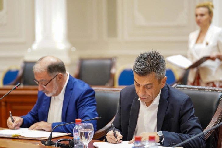 Општините од Југозападниот и Пелагонискиот регион ќе добијат 83 возила за комунален отпад