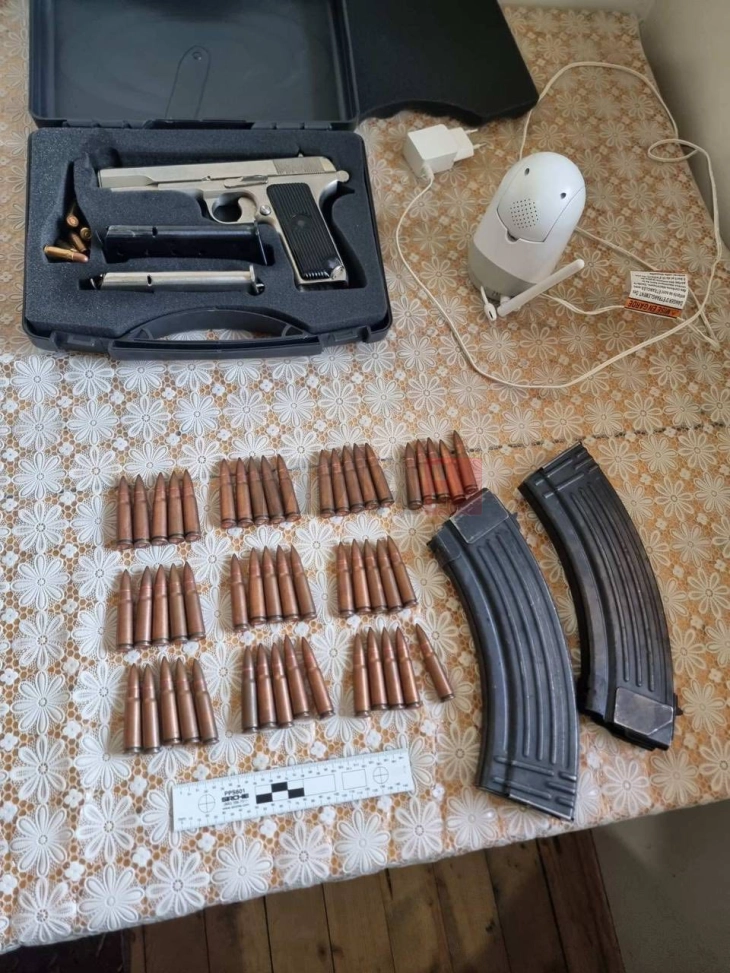 Кривични пријави против двајца скопјани за неовластено поседување оружје и муниција