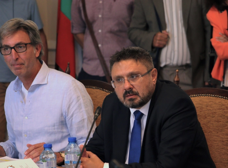 Мирот не треба да биде резултат на војна, туку на повеќе информации еден за друг, вели Кирил Валчев