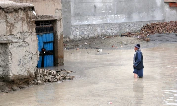 Пакистан: Околу 300 загинати во монсунските дождови од јуни