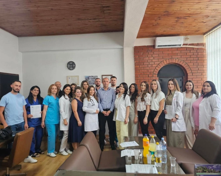 Во дебарската болница доделени решенија на 19 лица кои со години работеа со договор на дело