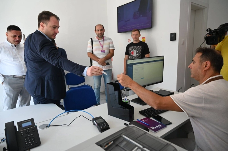 Во Кавадарци отворена административна канцеларија за повеќе од 120 е - услуги 