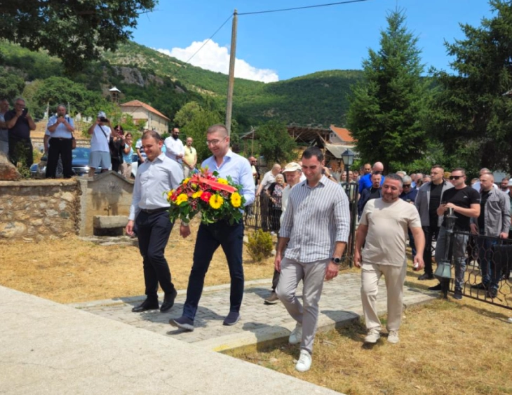 Kryeministri Mickoski u bëri homazhe heronjve të dy Ilindenëve në Morunishtë të Strugës