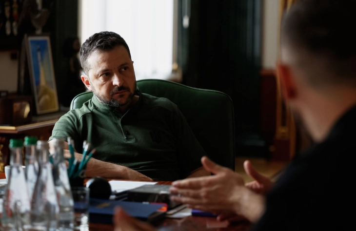 Зеленски: Пратеник и градски началници примале мито