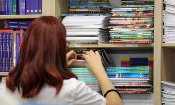 Mickoski: Do të ketë masa për shportën shkollore, analizohen modele për çmimet nëpër markete