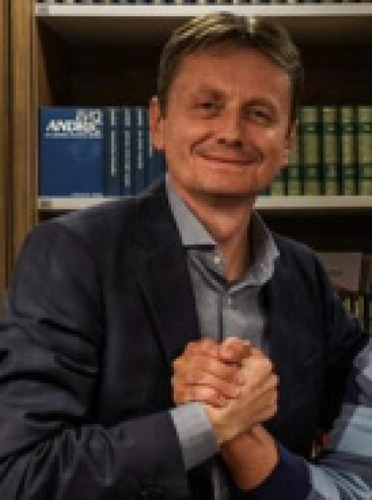 Хоспитализиран српскиот министер за јавни инвестиции