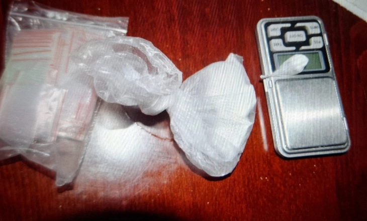 Запленет кокаин при претрес во дом на 20-годишен скопјанец