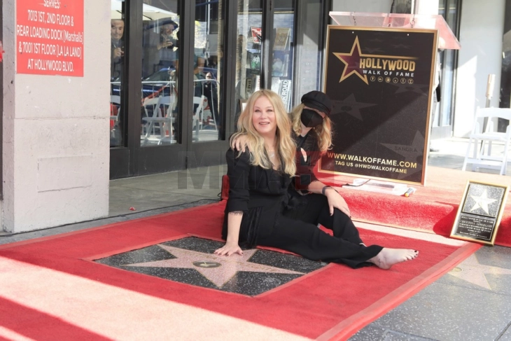 Кристина Еплгејт згрижена в болница