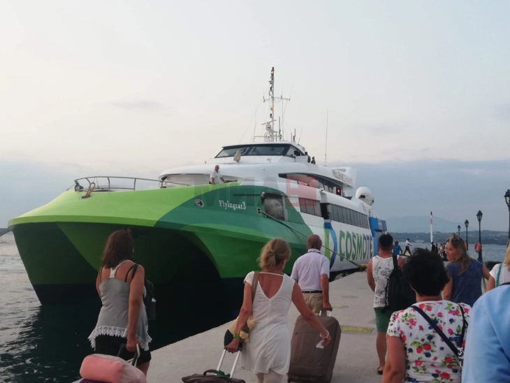 Мали грчки острови размислуваат за можноста да воведат туристичка такса за еднодневните посети