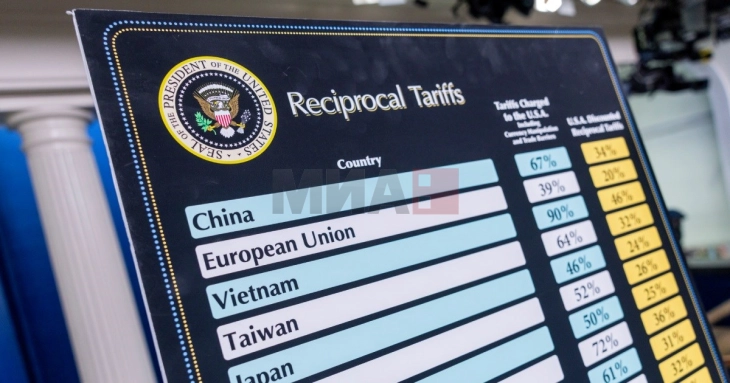 Doganat më të larta të Trampit hynë në fuqi duke goditur mallrat nga partnerët kryesor tregtarë të SHBA-së