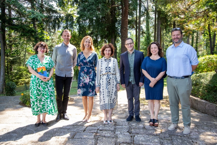 Сиљановска-Давкова на средба со виолинистот Либек и пијанистката Апекишева: Музиката е најмоќниот и најрепрезентативен амбасадор на една земја