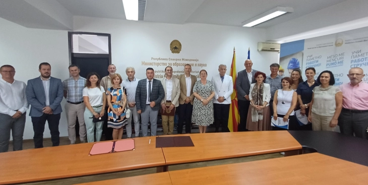 Потпишани договори за реализација на нови 40 научно-истражувачки проекти на универзитетите, научните институти и МАНУ